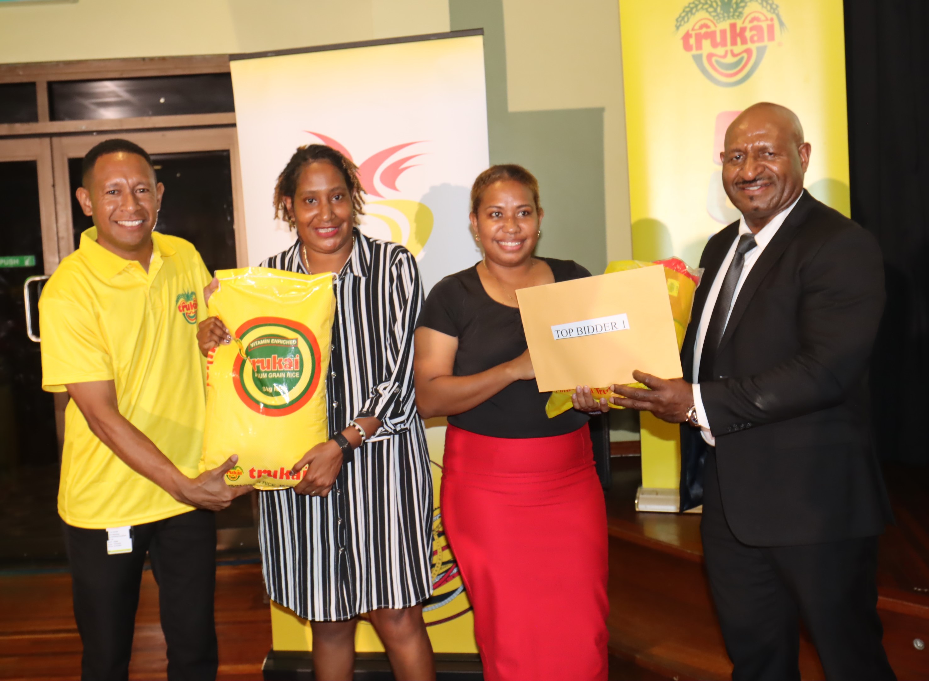 PNG’s Head Hunter fires up support for team PNG at Fun Run Auction in Lae